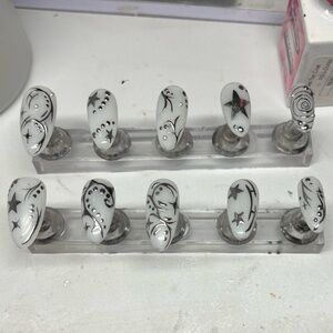 Star Metalic chrome nails